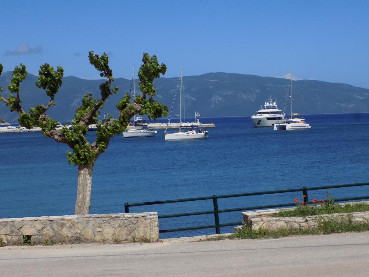 Afrodite Spacious Apartments! Agia Efimia Exterior foto
