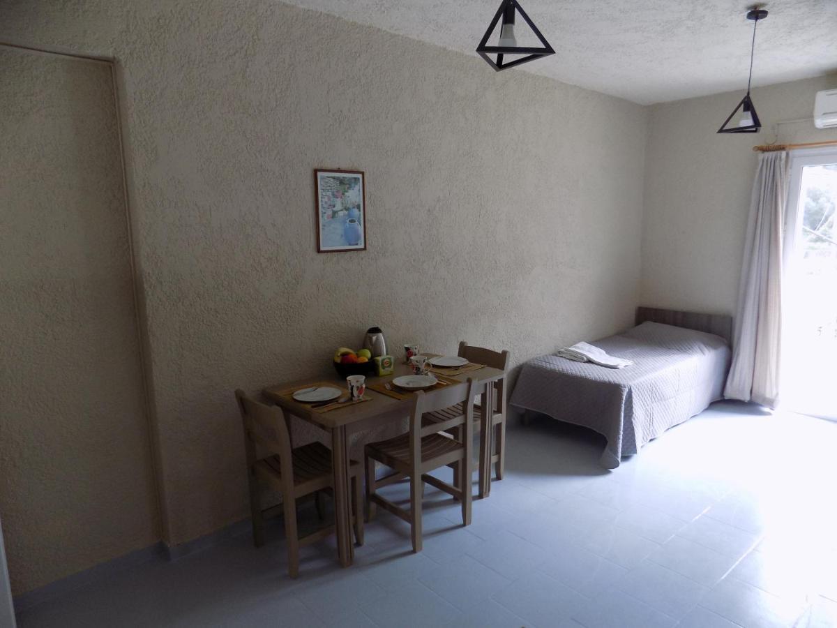 Afrodite Spacious Apartments! Agia Efimia Exterior foto