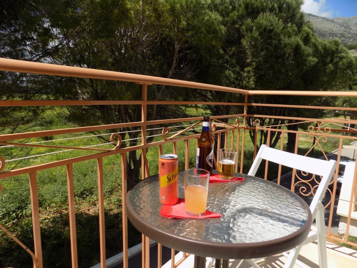 Afrodite Spacious Apartments! Agia Efimia Exterior foto