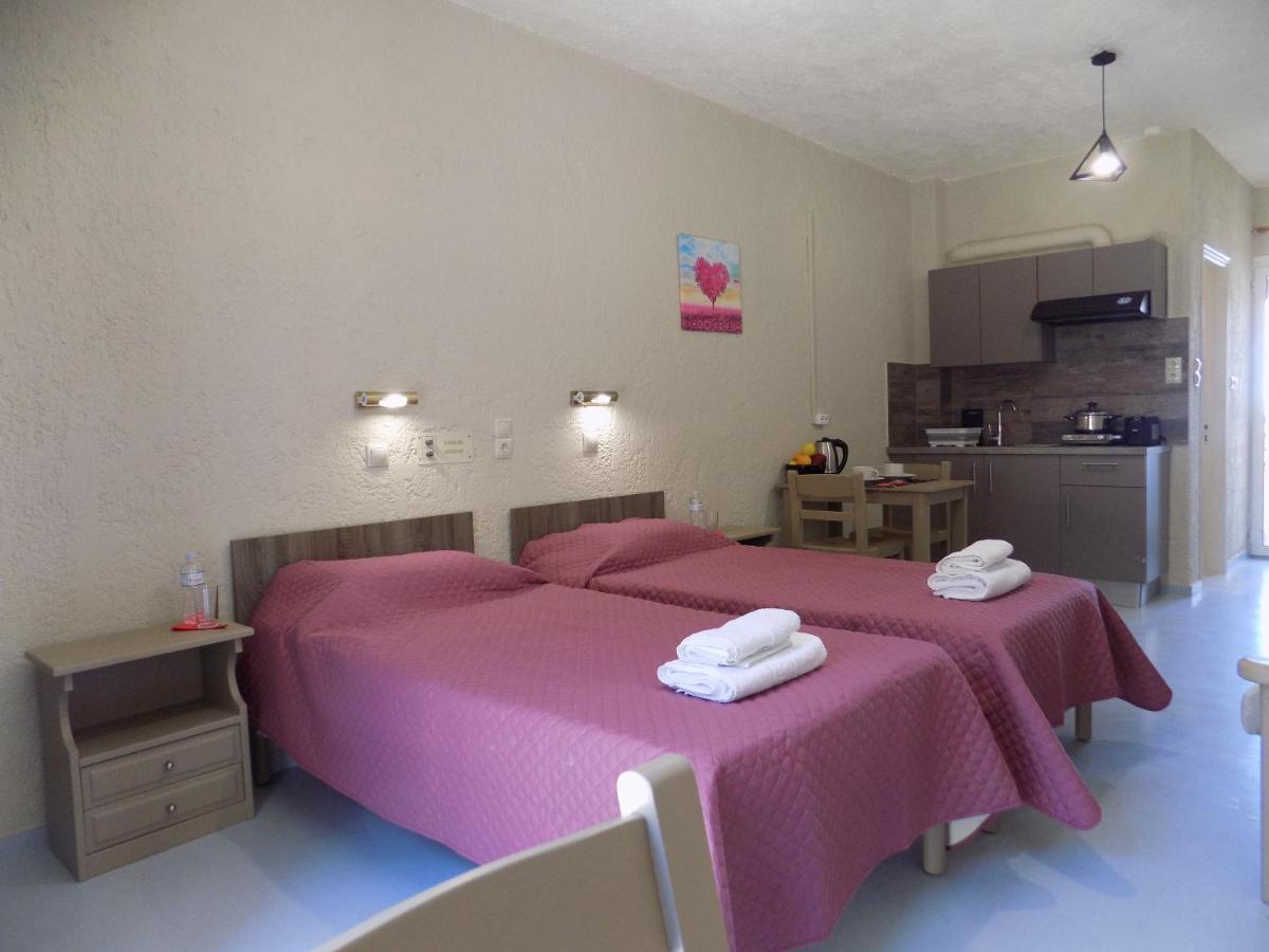 Afrodite Spacious Apartments! Agia Efimia Exterior foto