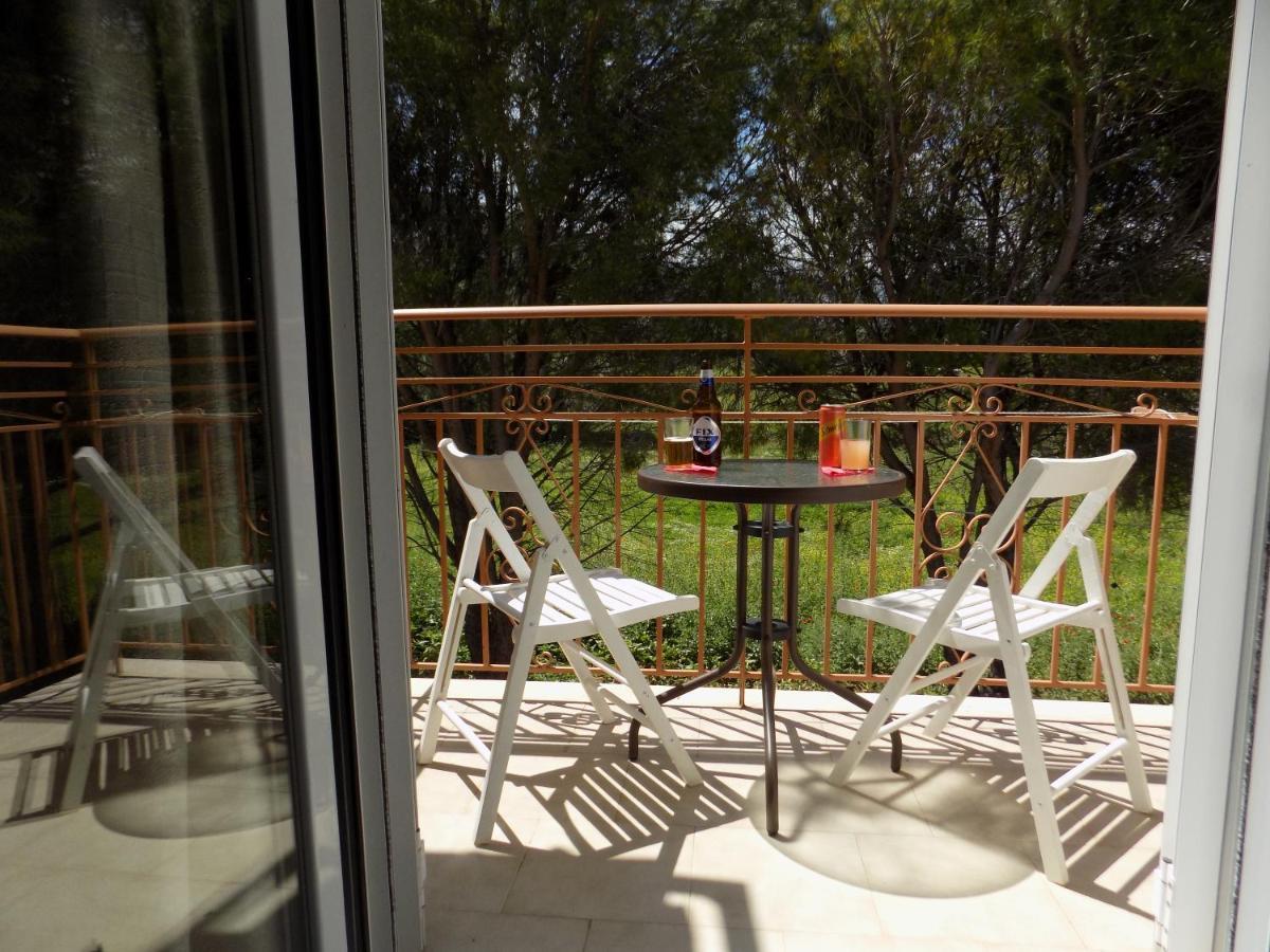 Afrodite Spacious Apartments! Agia Efimia Exterior foto