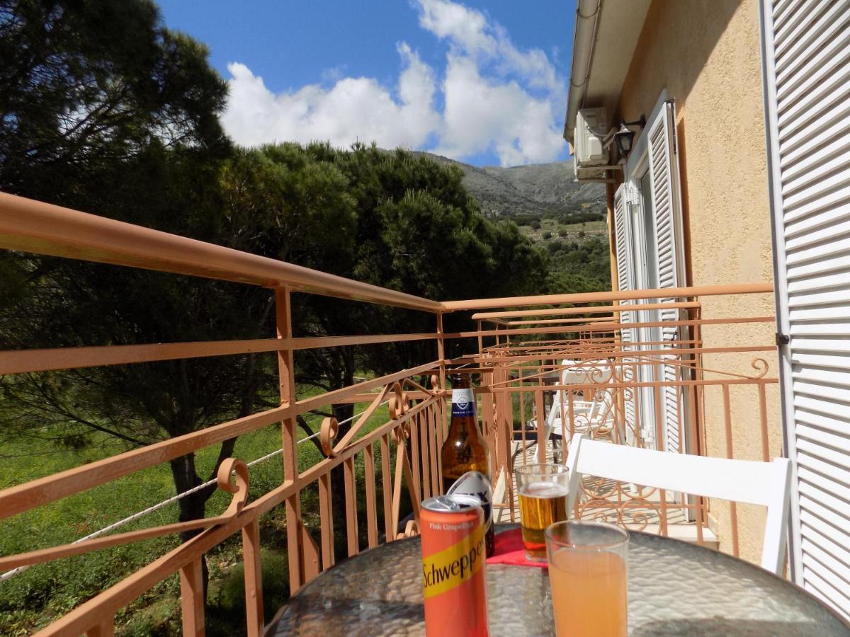 Afrodite Spacious Apartments! Agia Efimia Exterior foto