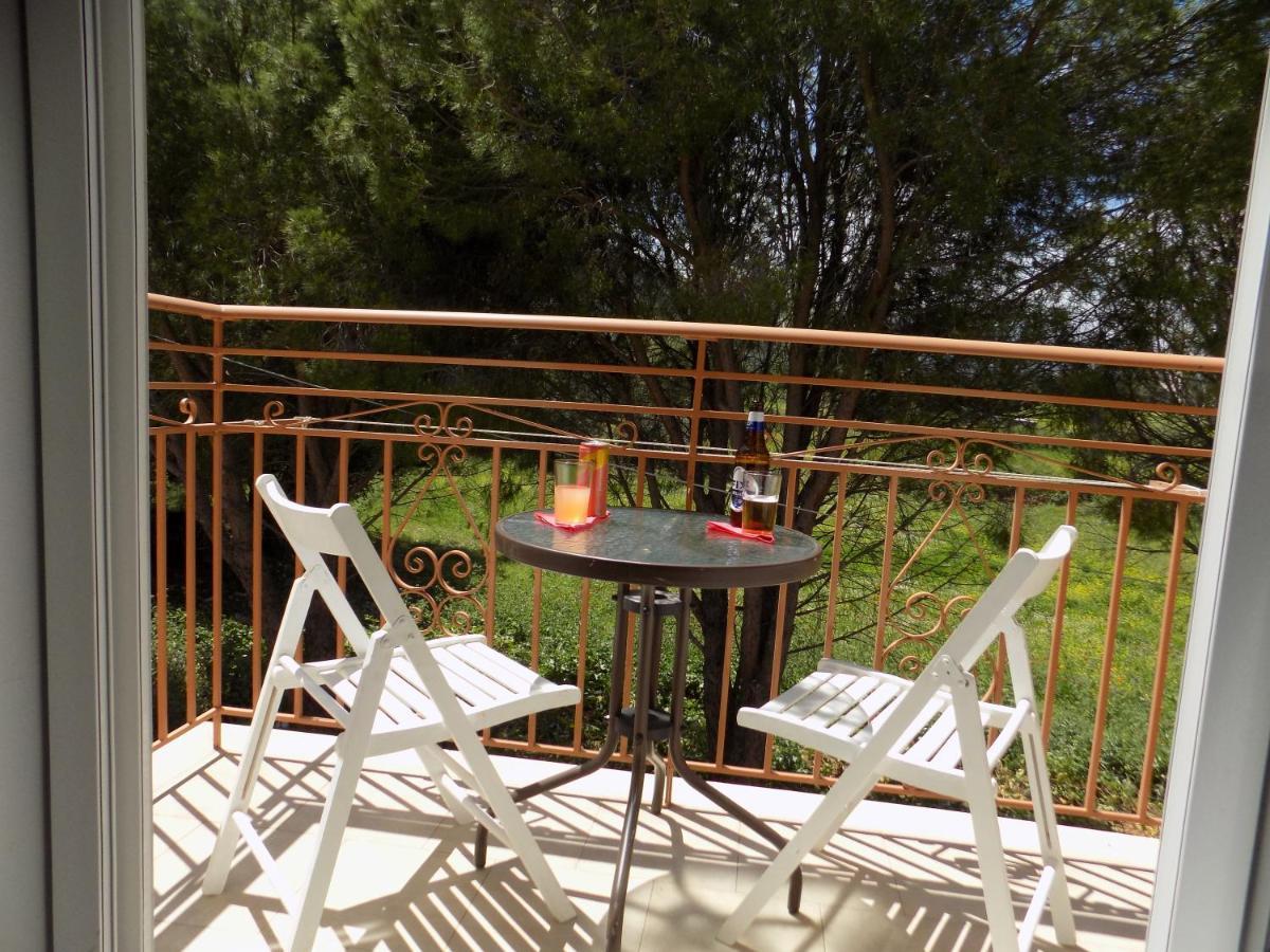 Afrodite Spacious Apartments! Agia Efimia Exterior foto