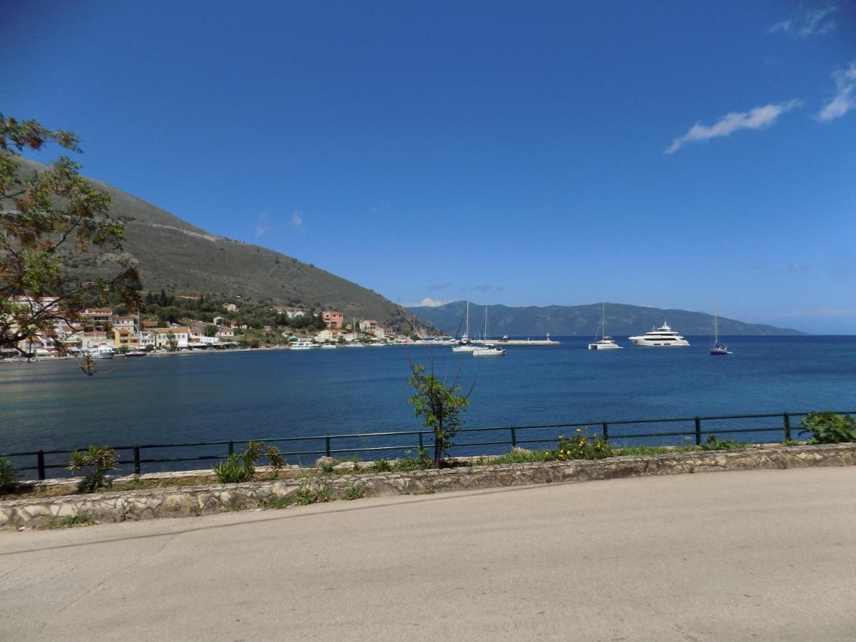 Afrodite Spacious Apartments! Agia Efimia Exterior foto