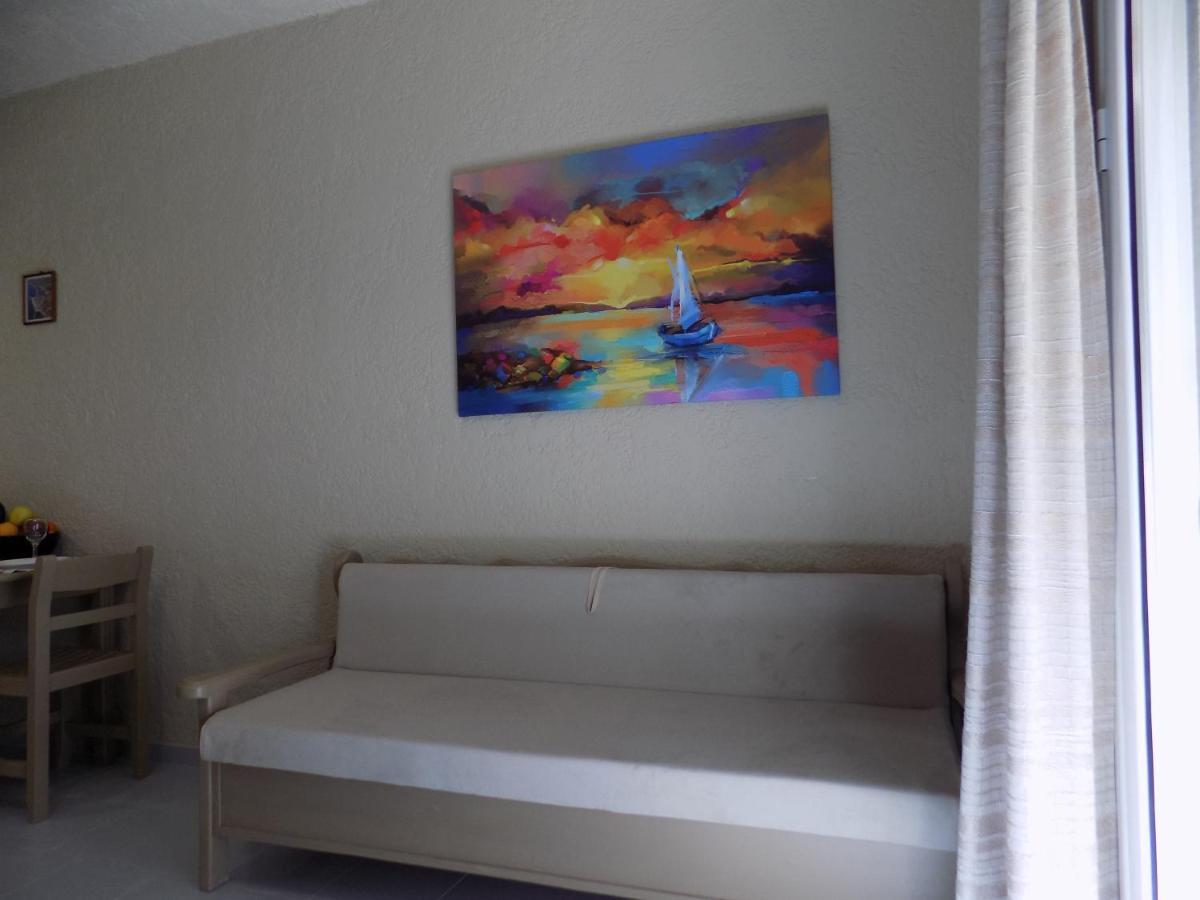 Afrodite Spacious Apartments! Agia Efimia Exterior foto