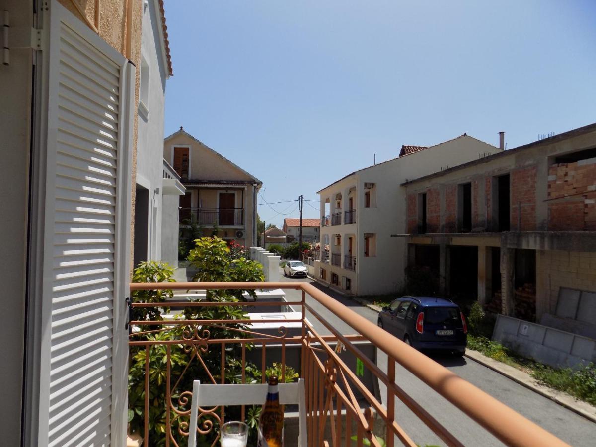 Afrodite Spacious Apartments! Agia Efimia Exterior foto