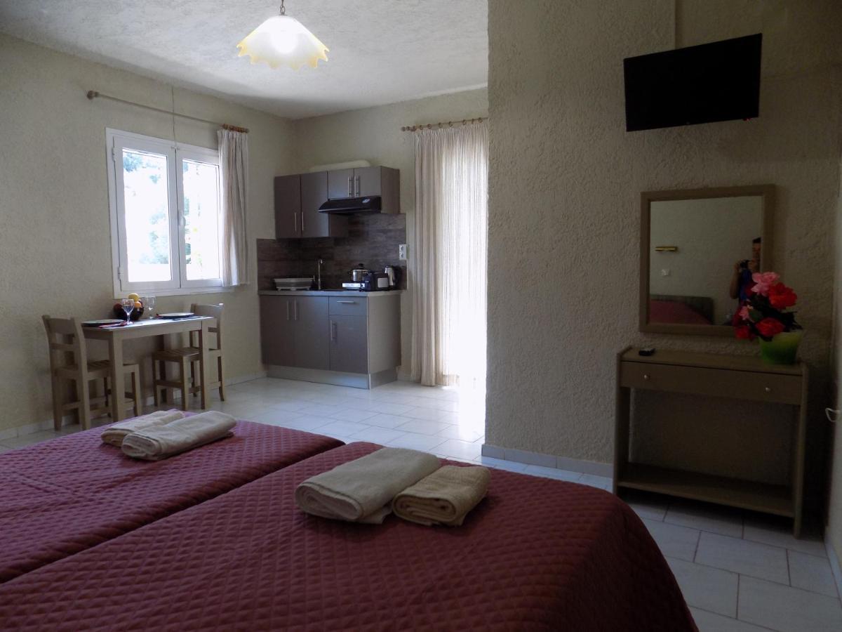 Afrodite Spacious Apartments! Agia Efimia Exterior foto