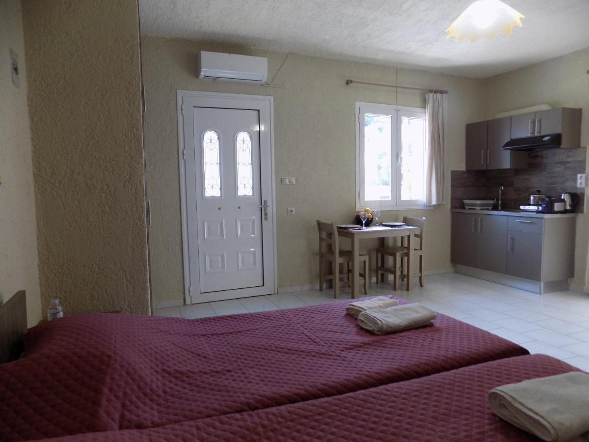 Afrodite Spacious Apartments! Agia Efimia Exterior foto