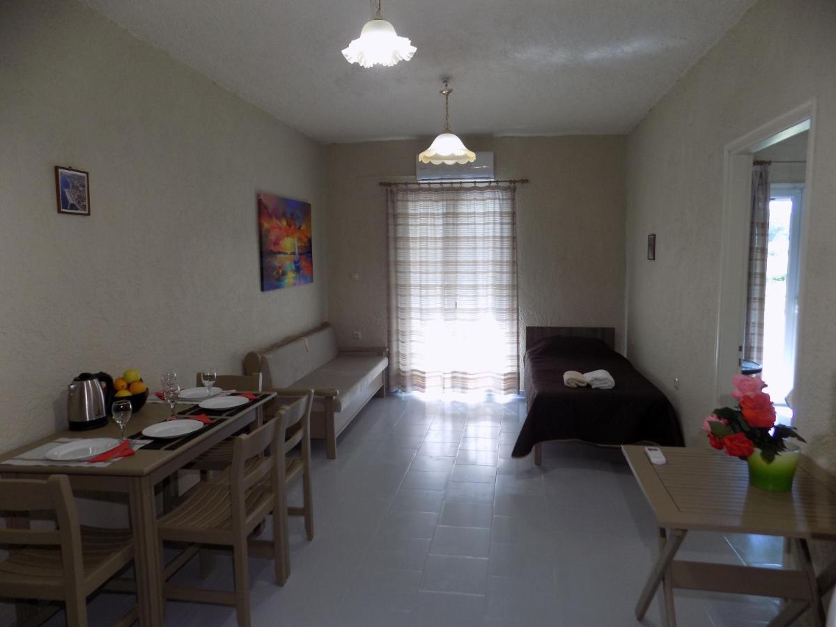Afrodite Spacious Apartments! Agia Efimia Exterior foto