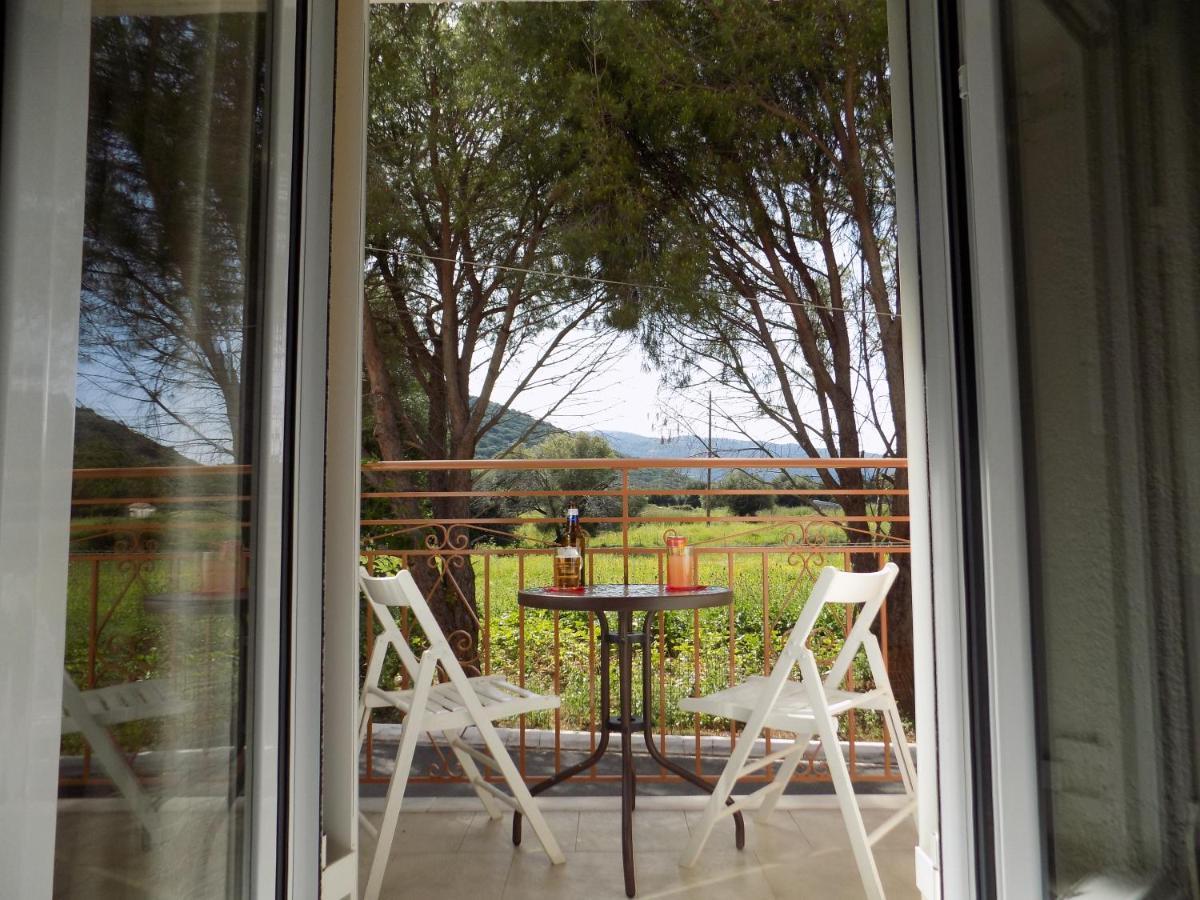 Afrodite Spacious Apartments! Agia Efimia Exterior foto